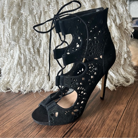 Steve Madden Black Lace-Up Gladiator Style Heels - Picture 3 of 10